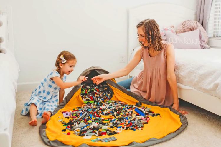 Toy storage sack in use